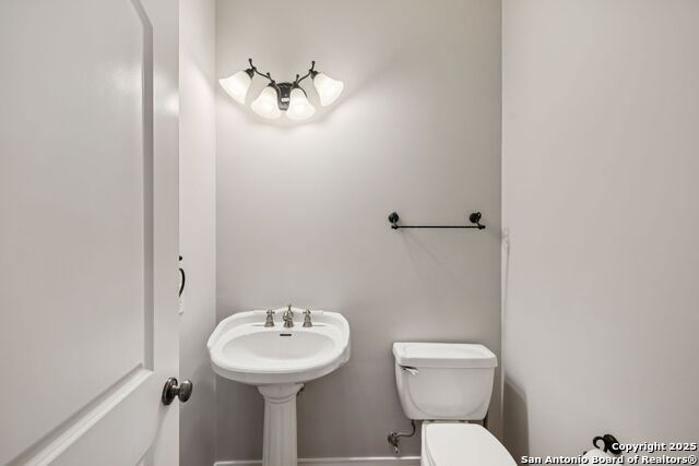 Listing photo id 34 for 21315 Encino Ash