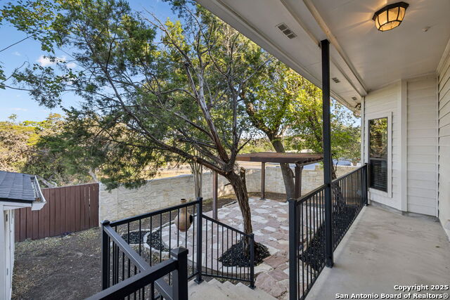 Listing photo id 47 for 21315 Encino Ash