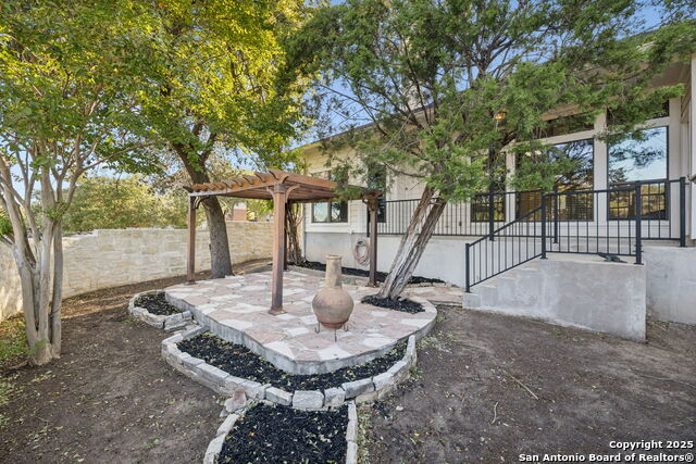 Listing photo id 49 for 21315 Encino Ash