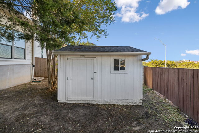 Listing photo id 50 for 21315 Encino Ash