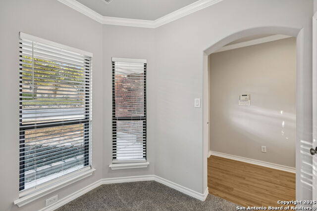 Listing photo id 4 for 21315 Encino Ash