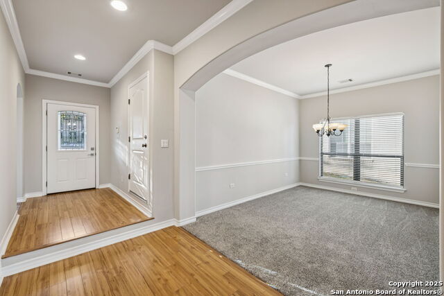 Listing photo id 7 for 21315 Encino Ash