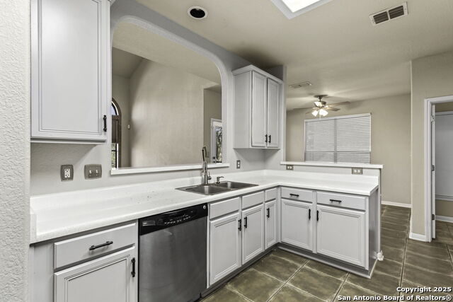 Image 10 of 26 For 419 Coyanosa Falls