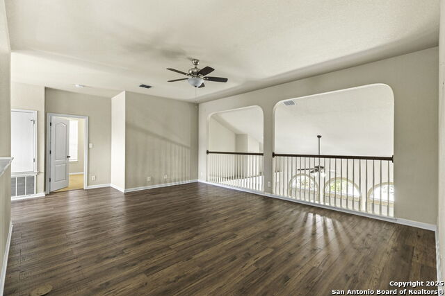 Image 17 of 26 For 419 Coyanosa Falls