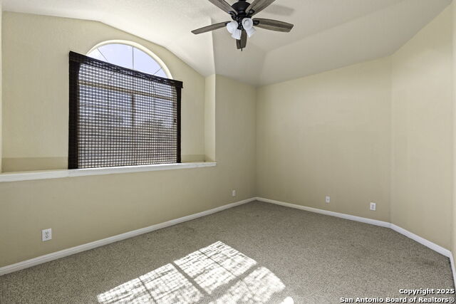 Image 20 of 26 For 419 Coyanosa Falls