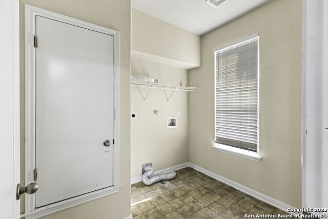 Image 23 of 26 For 419 Coyanosa Falls