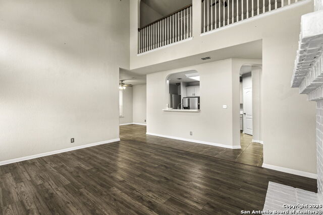 Image 7 of 26 For 419 Coyanosa Falls