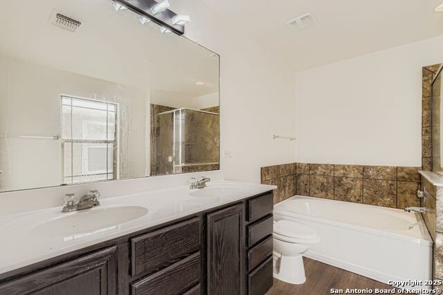 Image 17 of 28 For 823 Spello  