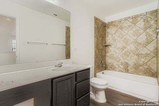 Image 22 of 28 For 823 Spello  