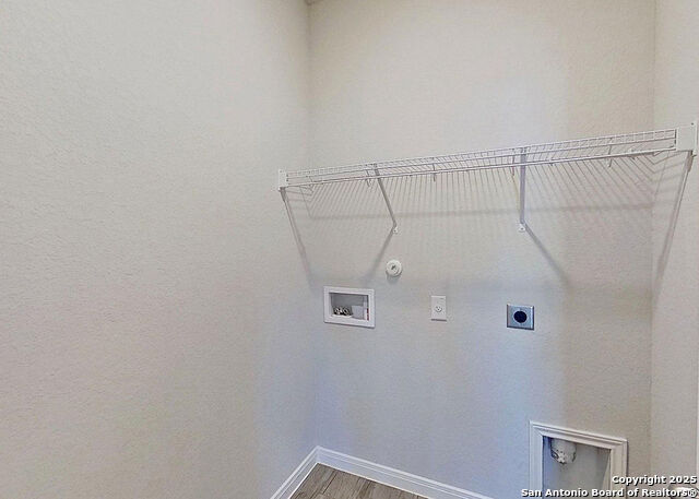 Image 23 of 26 For 754 Farmers Dell