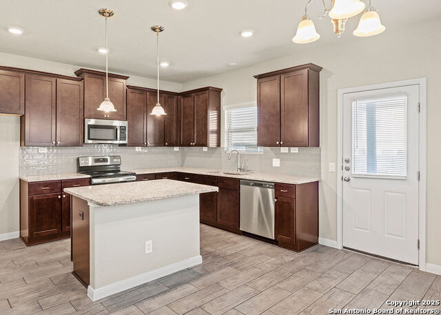 Image 6 of 26 For 754 Farmers Dell