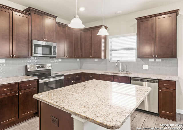 Image 7 of 26 For 754 Farmers Dell