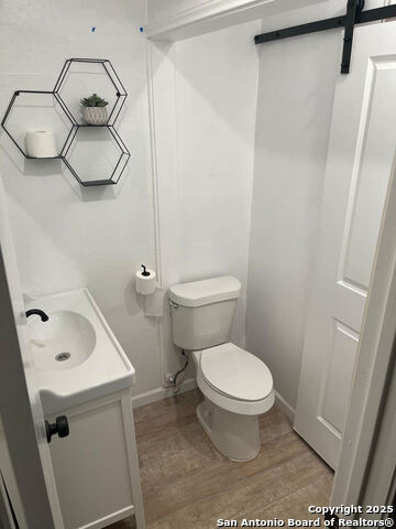 Listing photo id 12 for 9345 Dover  9345