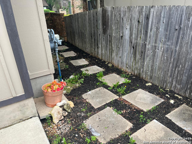 Listing photo id 16 for 9345 Dover  9345