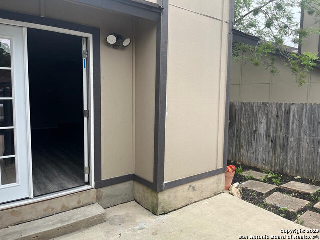 Listing photo id 17 for 9345 Dover  9345