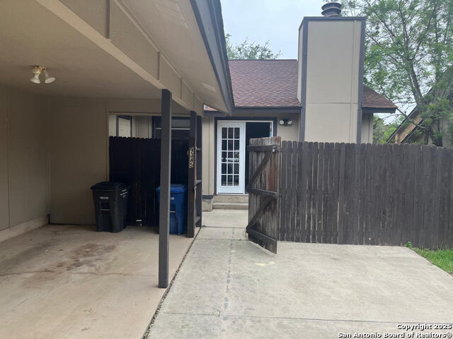 Listing photo id 18 for 9345 Dover  9345