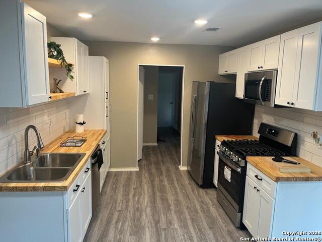 Listing photo id 1 for 9345 Dover  9345