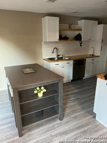 Listing photo id 2 for 9345 Dover  9345