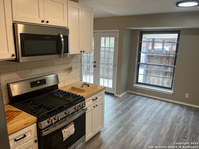 Listing photo id 3 for 9345 Dover  9345