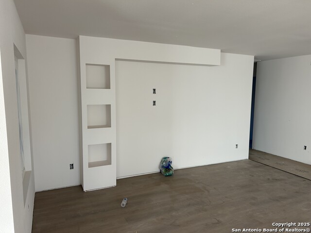 Listing photo id 3 for 9818 Mill River