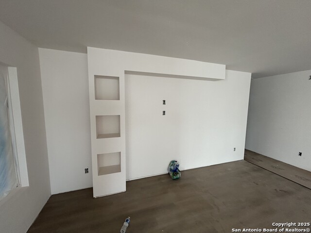 Listing photo id 4 for 9818 Mill River