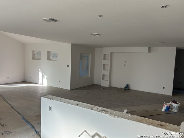 Listing photo id 5 for 9818 Mill River