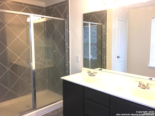 Listing photo id 6 for 525 Dusty Emerald