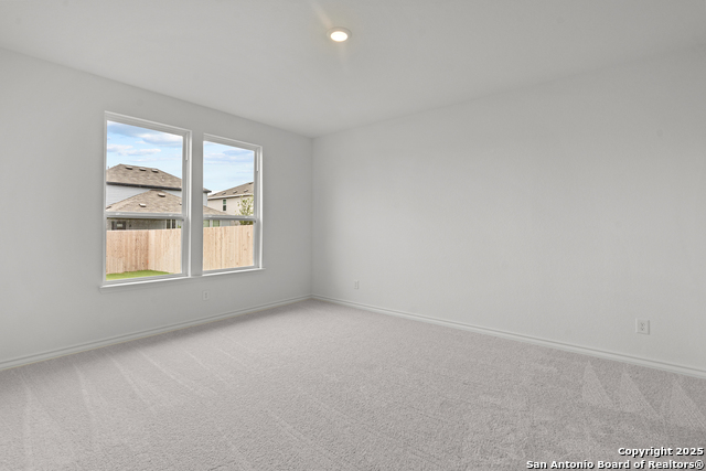 Image 22 of 36 For 944 Heartseed Avenue