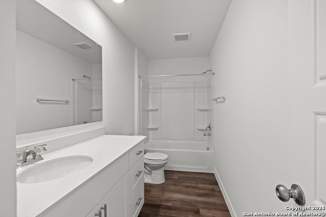 Image 33 of 36 For 944 Heartseed Avenue