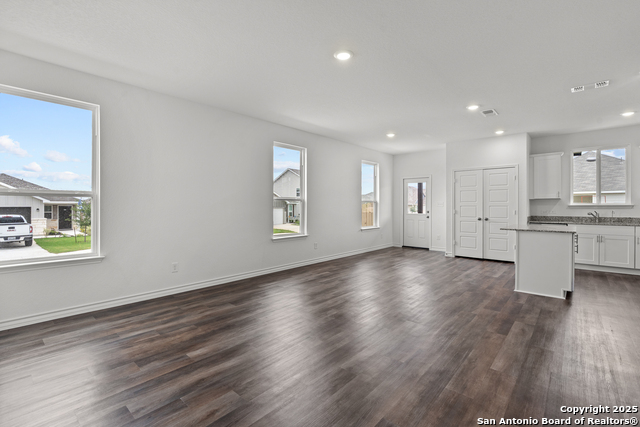 Image 7 of 36 For 944 Heartseed Avenue