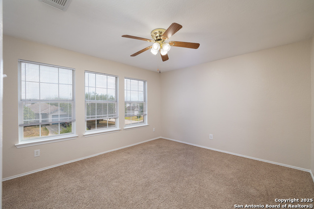 Listing photo id 11 for 2439 Paddle Creek