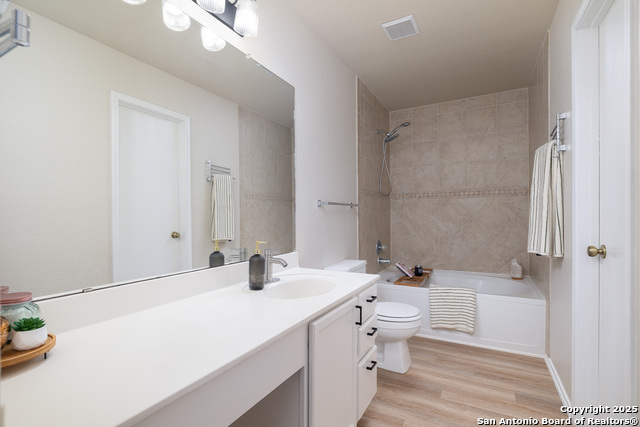 Listing photo id 14 for 2439 Paddle Creek