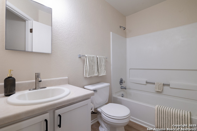 Listing photo id 17 for 2439 Paddle Creek