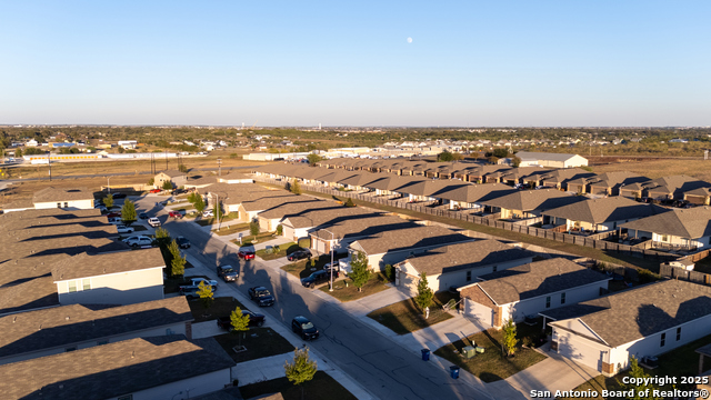 Image 32 of 36 For 143 Laurel Grace