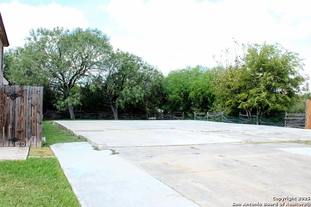 Image 3 of 8 For 7142 Shady Elms