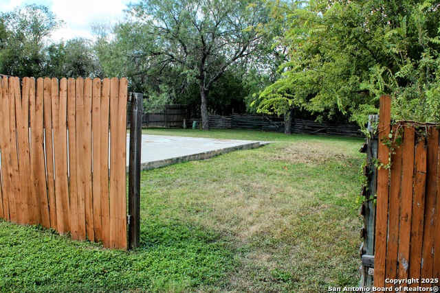 Image 6 of 8 For 7142 Shady Elms