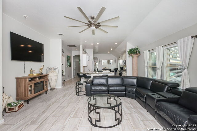 Image 15 of 39 For 15143 Gelding