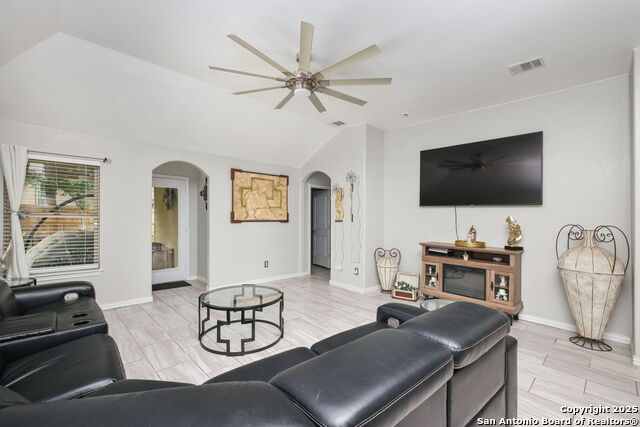 Image 16 of 39 For 15143 Gelding