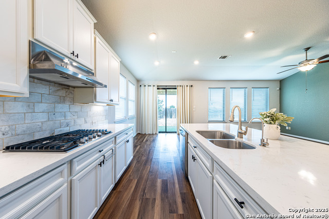 Listing photo id 4 for 19131 Garibaldi