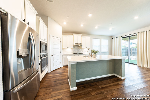 Listing photo id 5 for 19131 Garibaldi