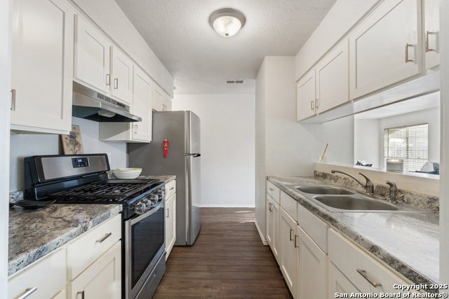 Listing photo id 11 for 9018 Chaminade