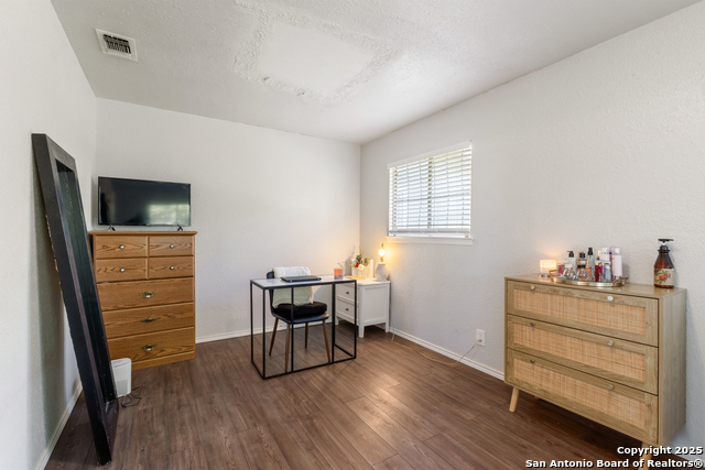 Listing photo id 15 for 9018 Chaminade