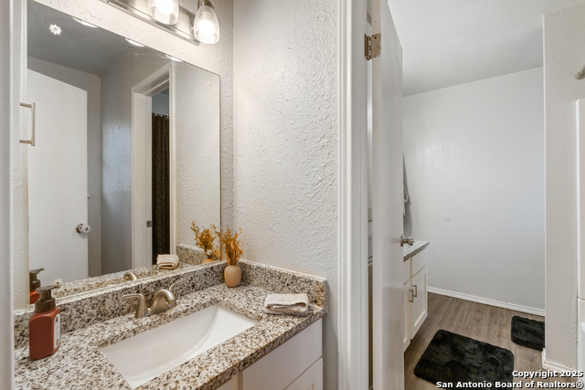 Listing photo id 18 for 9018 Chaminade