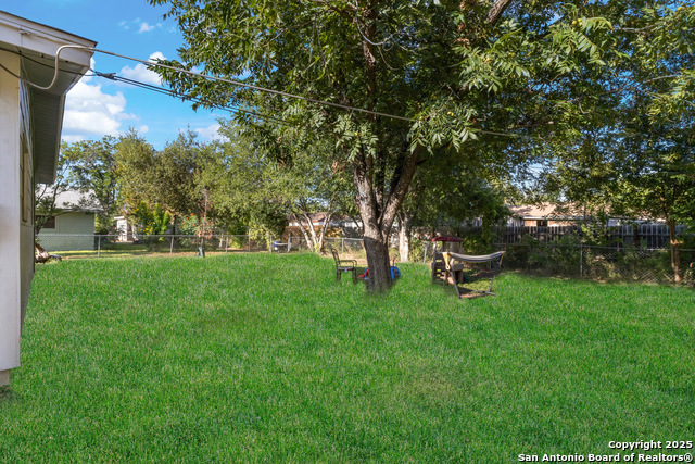 Listing photo id 20 for 9018 Chaminade