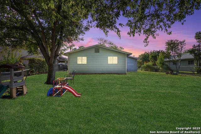 Listing photo id 21 for 9018 Chaminade