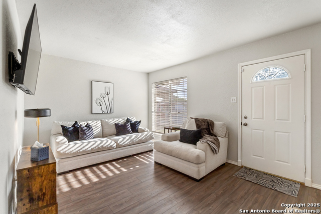 Listing photo id 3 for 9018 Chaminade