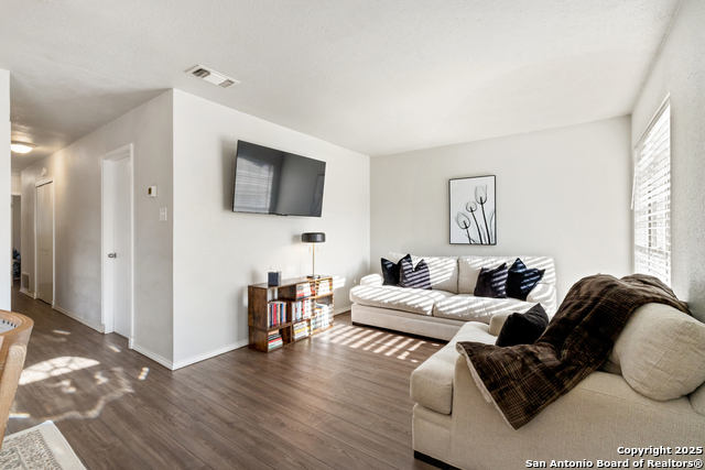 Listing photo id 4 for 9018 Chaminade