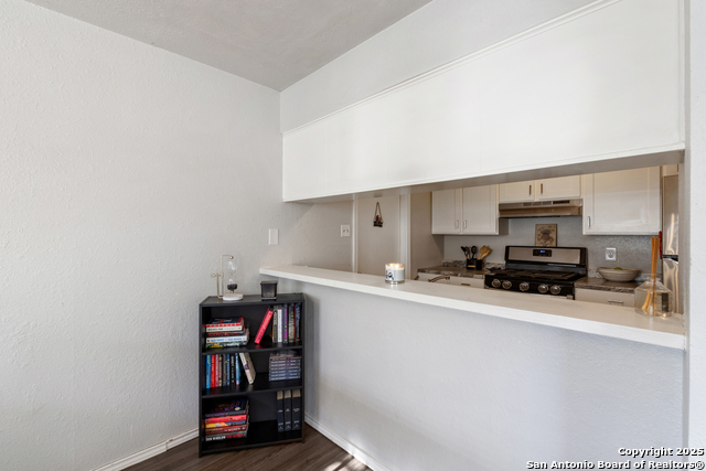 Listing photo id 7 for 9018 Chaminade