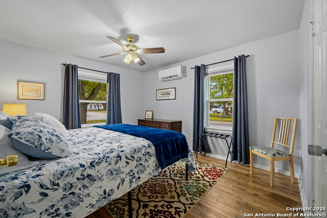 Listing photo id 8 for 311 Torrey  