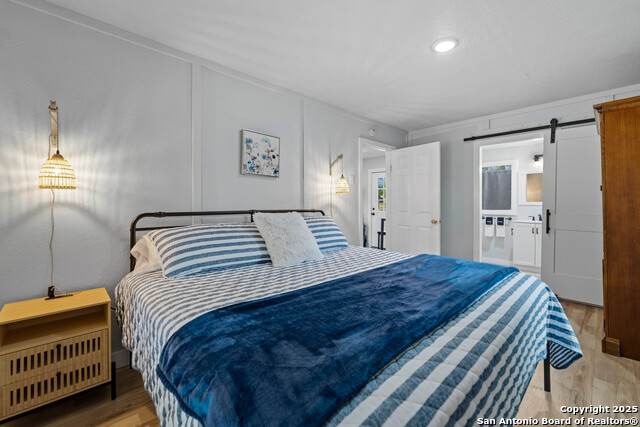 Listing photo id 13 for 311 Torrey  